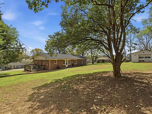 4th image of 136 Orchard Dr
