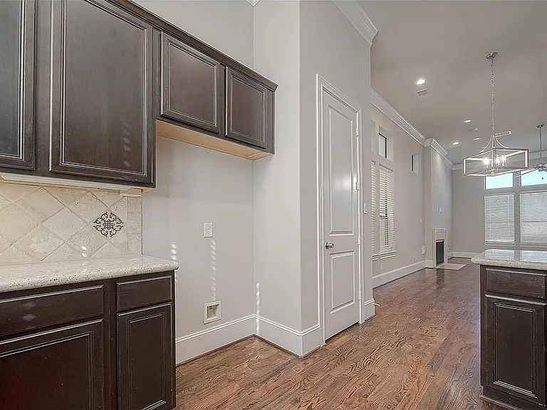 2634 Texas St — Photo 29