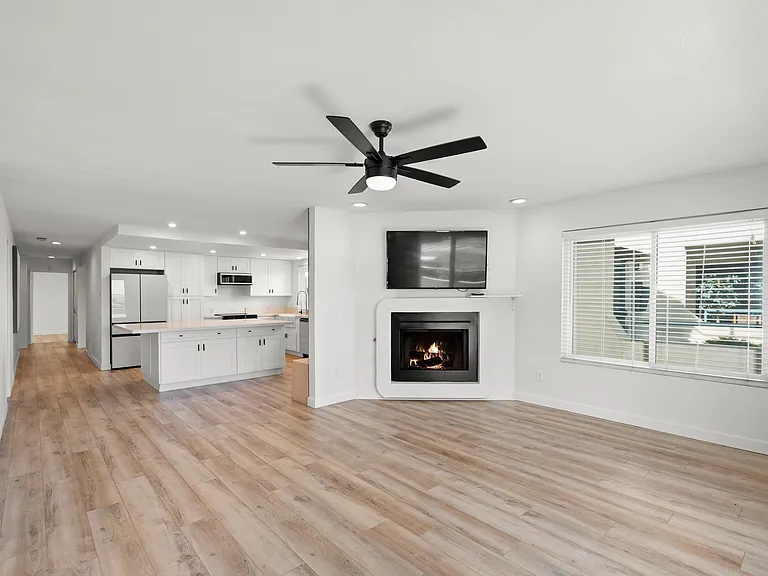 2050 Pacific Beach Dr #102 — Photo 6