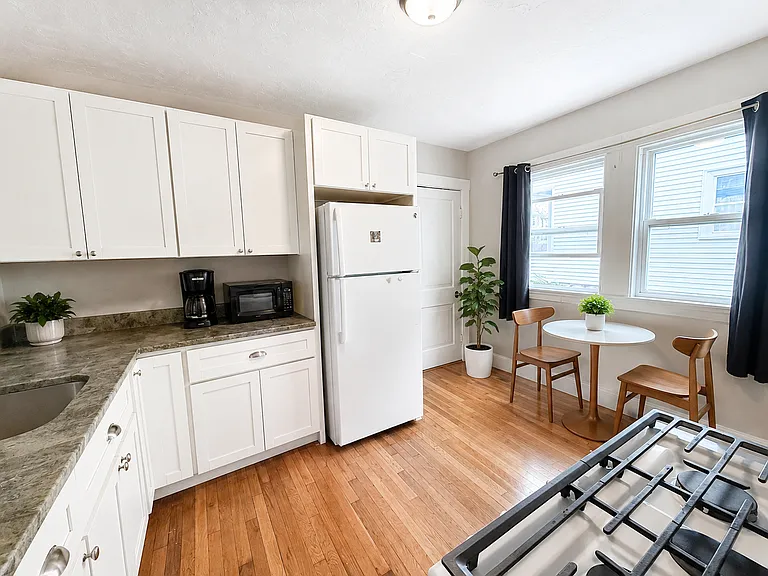 12 Derby St #1R — Photo 6