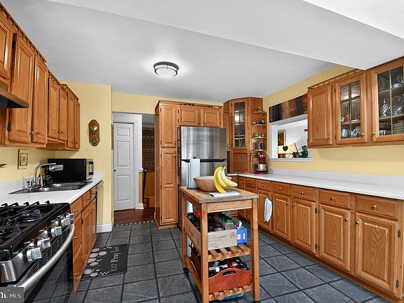 5th image of 7941 Harwood Pl