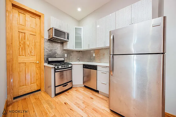 Rented by Nooklyn NYC LLC | media 13