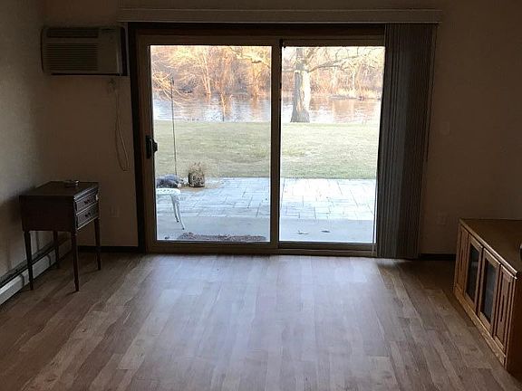 Large great room with River Front views!!!