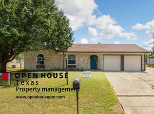 902 Kerry St, Benbrook, TX 76126