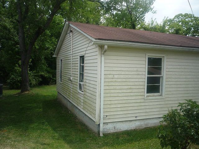 2nd image of 704 Olive St
