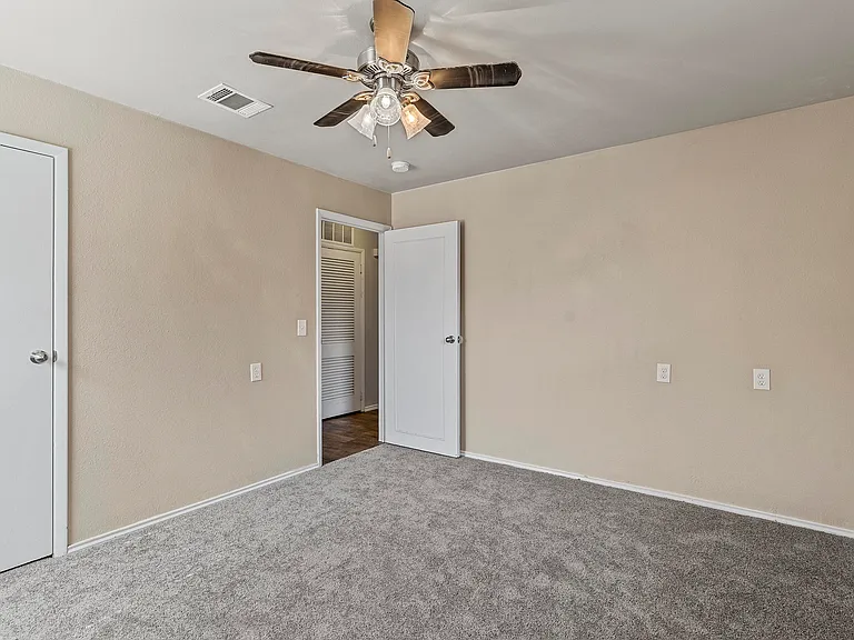 6104 Ivy Hill Rd — Photo 4