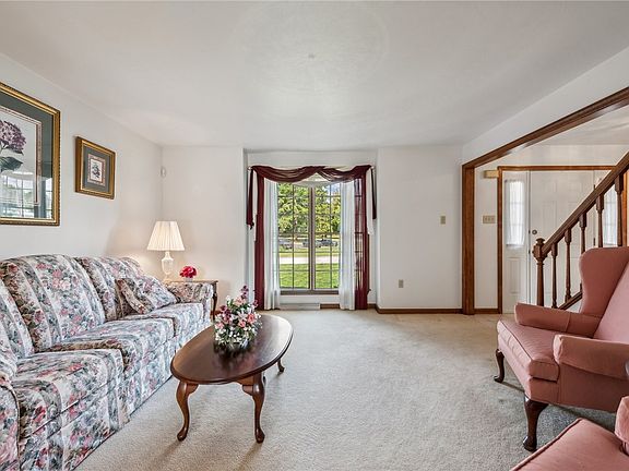 2nd image of 1001 Braemar Dr