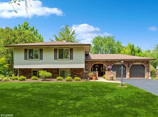 2013 Regency Ct, Geneva, IL 60134