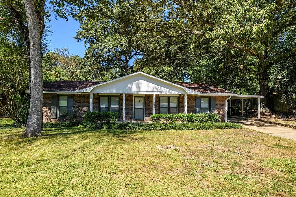 4635 Delfair Dr photo 1