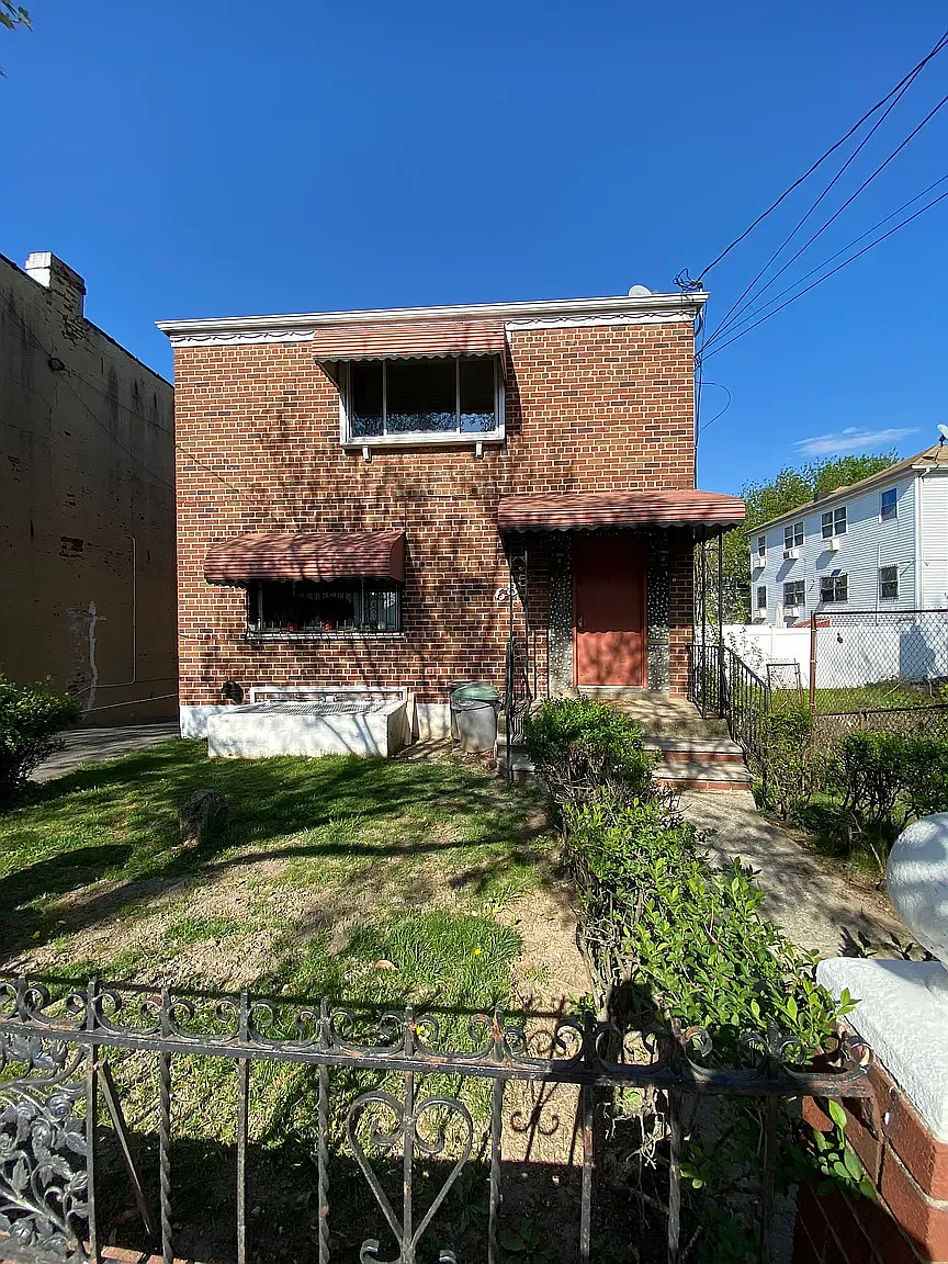 685 Jerome Street — Photo 1