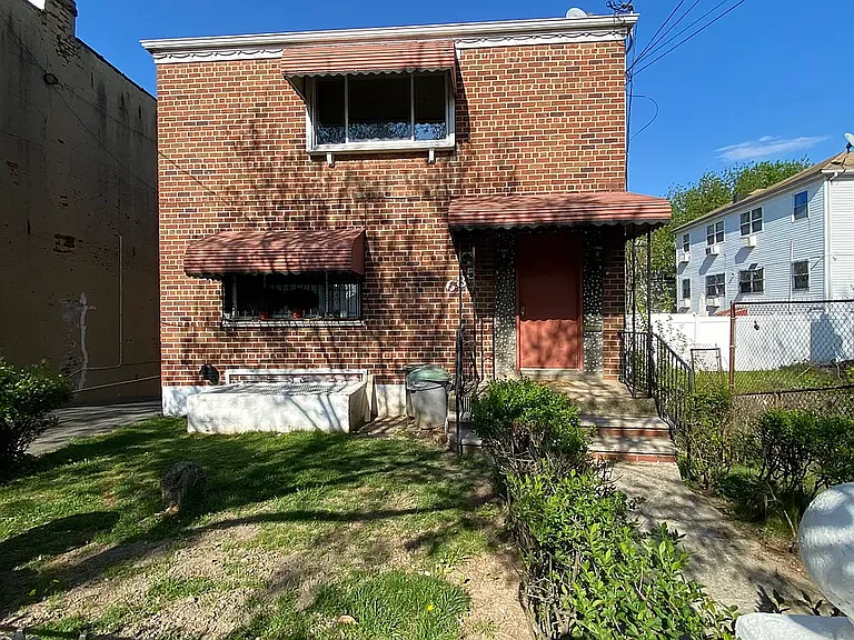 685 Jerome St #2 — Photo 1
