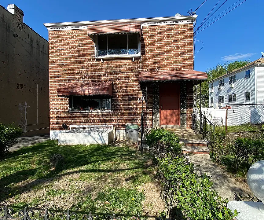 685 Jerome St #2