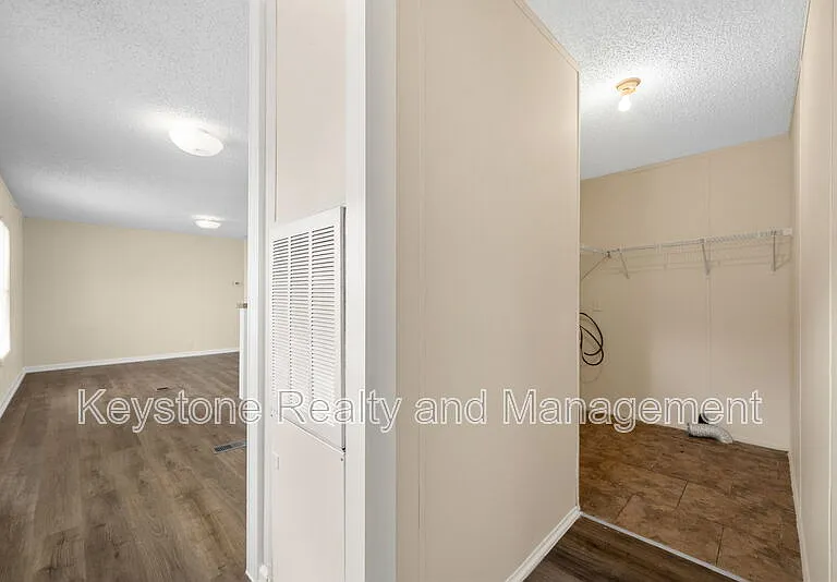 918 Gabby Ln — Photo 8