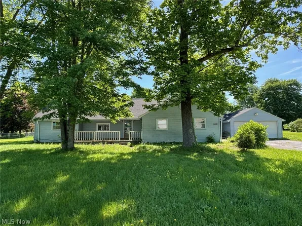 16243 Roselawn Dr, Burton, OH 44021