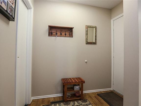 3rd image of 22 Wood Creek Dr