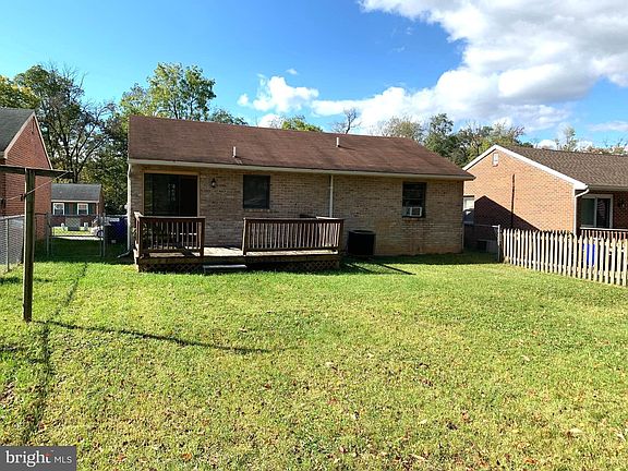 3rd image of 356 Yorkshire Dr