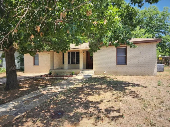 129 Ragland St, Graham, TX 76450