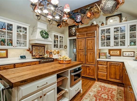 4th image of 18 Coventry Ct