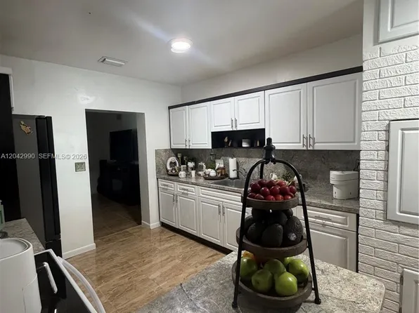 11512 NW 58th Ave, Hialeah, FL 33012