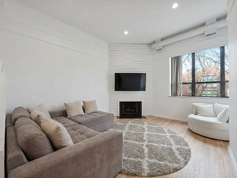 1317 W Belden Ave #F2 — Photo 6