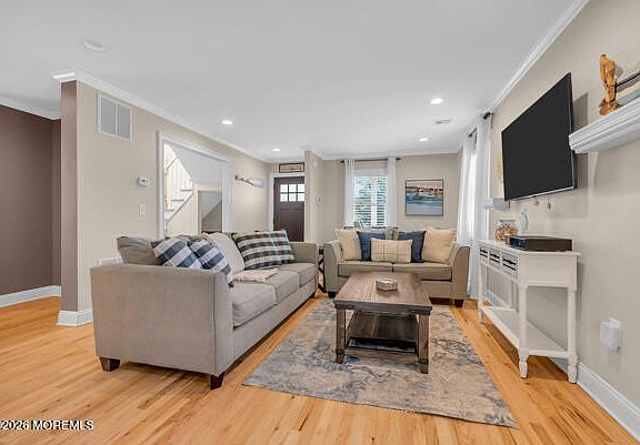3rd image of 18 Catherine St
