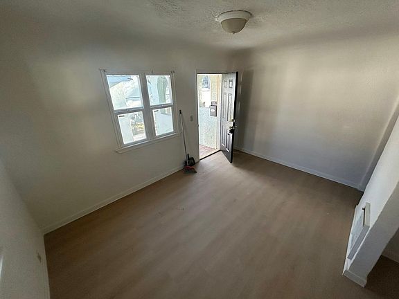 4th image of 418 W 13th St #C