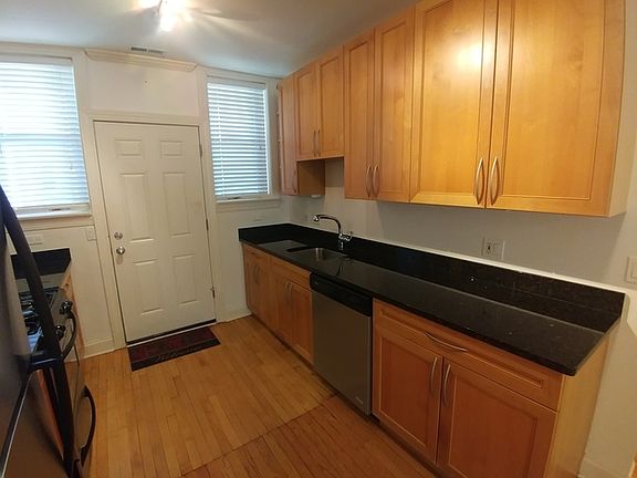 5th image of 924 W Ainslie St APT 1S