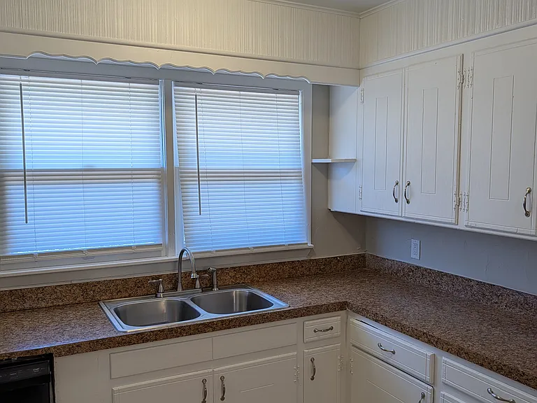 1825 Meyers Pl — Photo 7