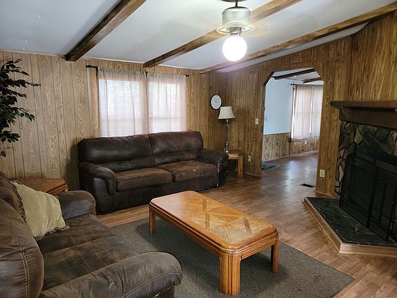3rd image of 326 Cloverdale Ln