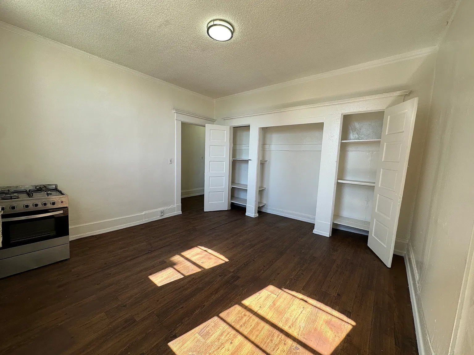 1310 S Kenmore Ave — Photo 4
