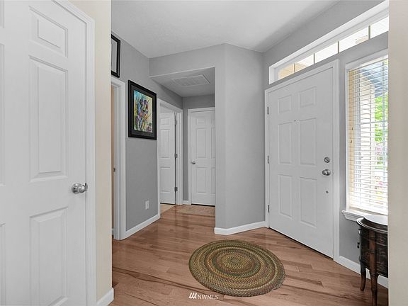 10ft ceilings! Rounded corners. Surplus of windows.