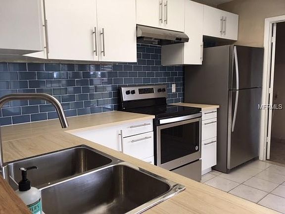5th image of 225 Washington Woods Ln