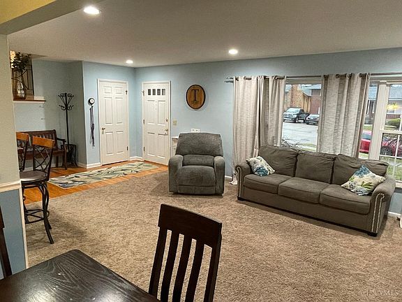 4th image of 5647 N Glen Rd