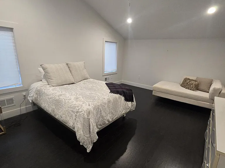 486 W Lincoln Ave — Photo 11