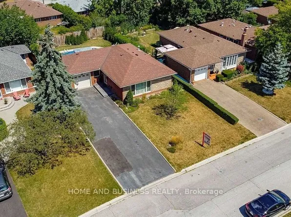 22 Duncannon Cres, Brampton, ON L6T 3G1