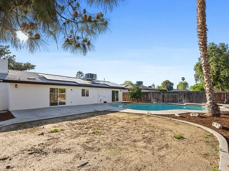 3008 Whitley Dr — Photo 23
