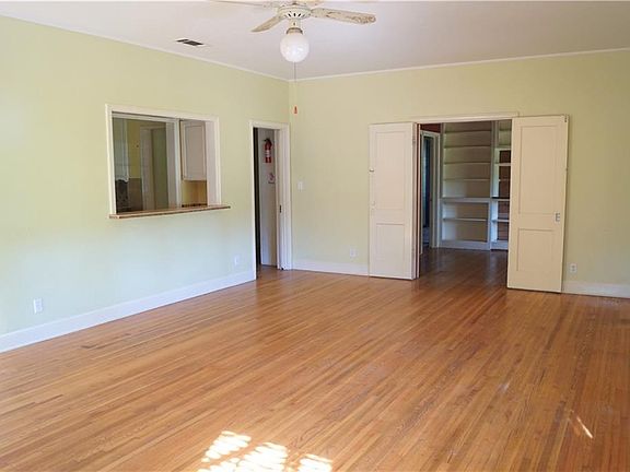 3rd image of 603 N Avenue C