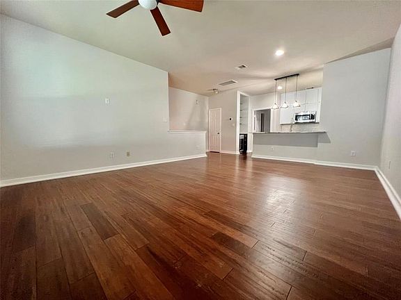 3rd image of 1406 Ennis St