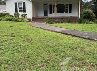 808 Country Club Rd, Pickens, SC 29671