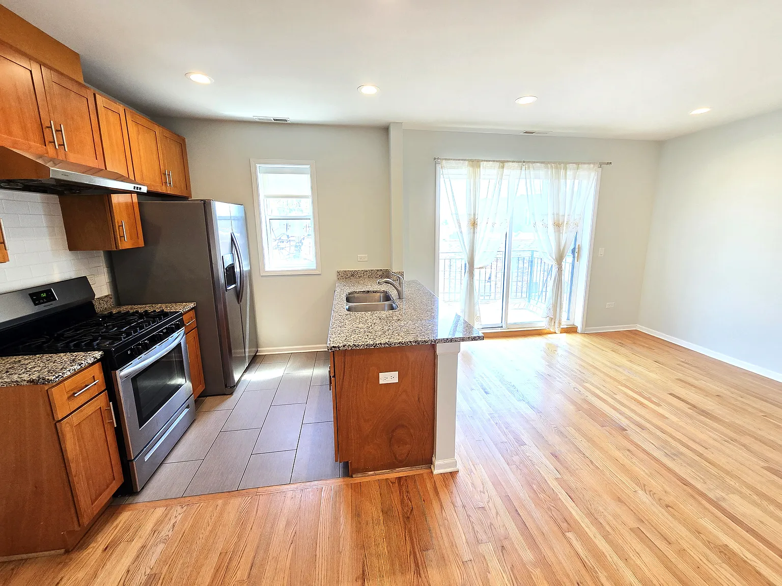 3 bed, $2,150 — Photo 3