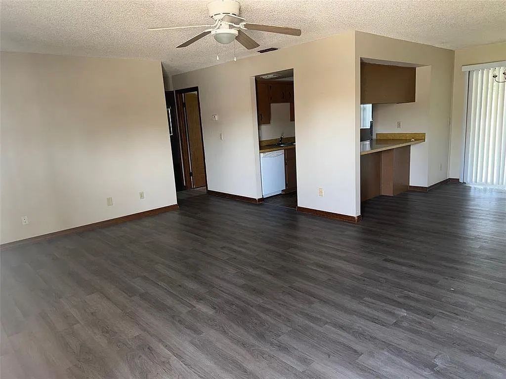 2 bed, 2.0 bath, 1064 sqft, $1,595 — Photo 3