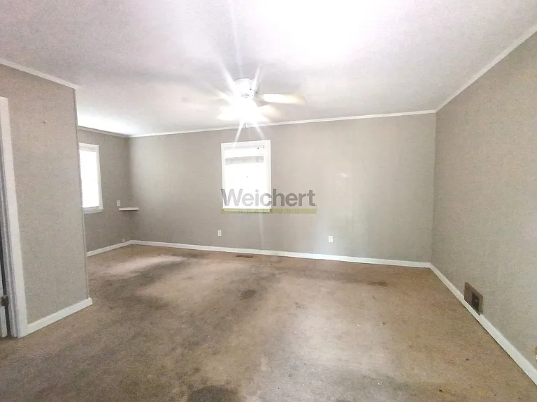 809 Thomas St — Photo 6