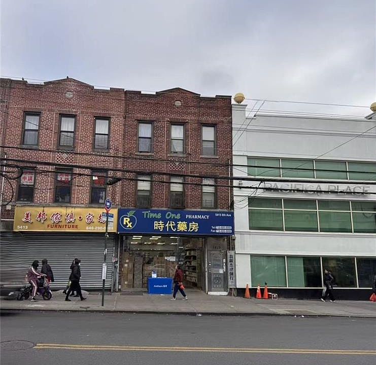 2nd image of 5415 8th Ave