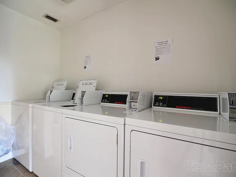 Jefferson Square Apartments — Photo 2