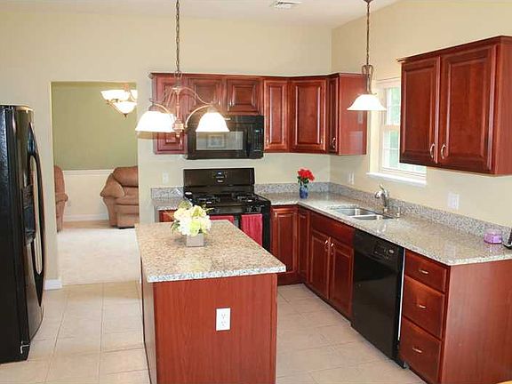 5th image of 114 Henley Dr