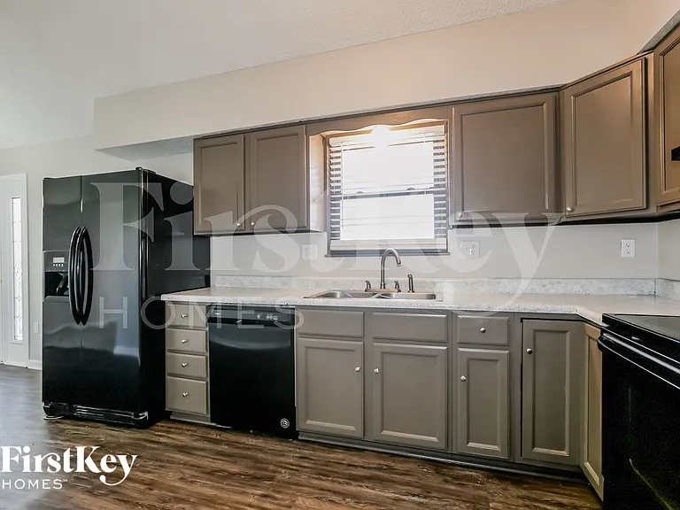 8418 NW 68th St — Photo 8