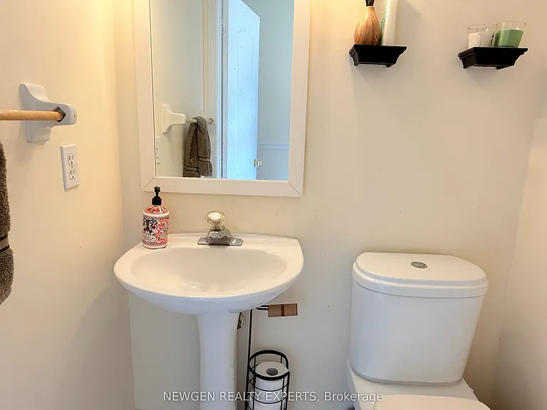 6013 Castlegrove Ct #UPPER — Photo 22