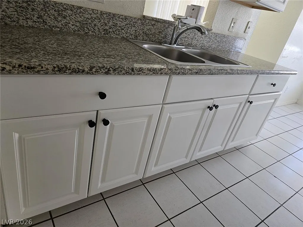 2 bed, 2.0 bath, 3672 sqft, $1,200 — Photo 3