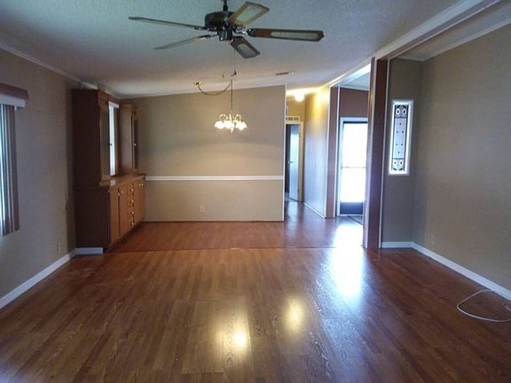 4th image of 331 Lakeview Ln