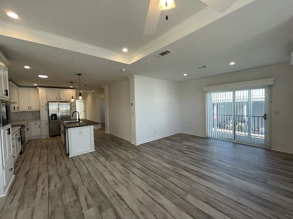 3 bed, 2.0 bath, 1460 sqft, $1,699 — Photo 4